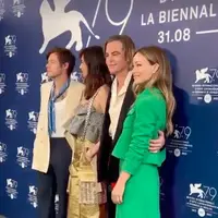 Pasangan kekasih Harry Styles dan Olivia Wilde membuat debut karpet merah pertama untuk film 'Don't Worry Darling' di Venice Film Festival (Foto: Instagram @dontworrydarling)