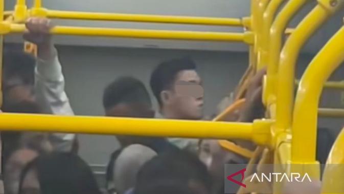 Pelaku Mastrubasi di Bus Transjakarta 2 Orang, Polisi Usut Motifnya
