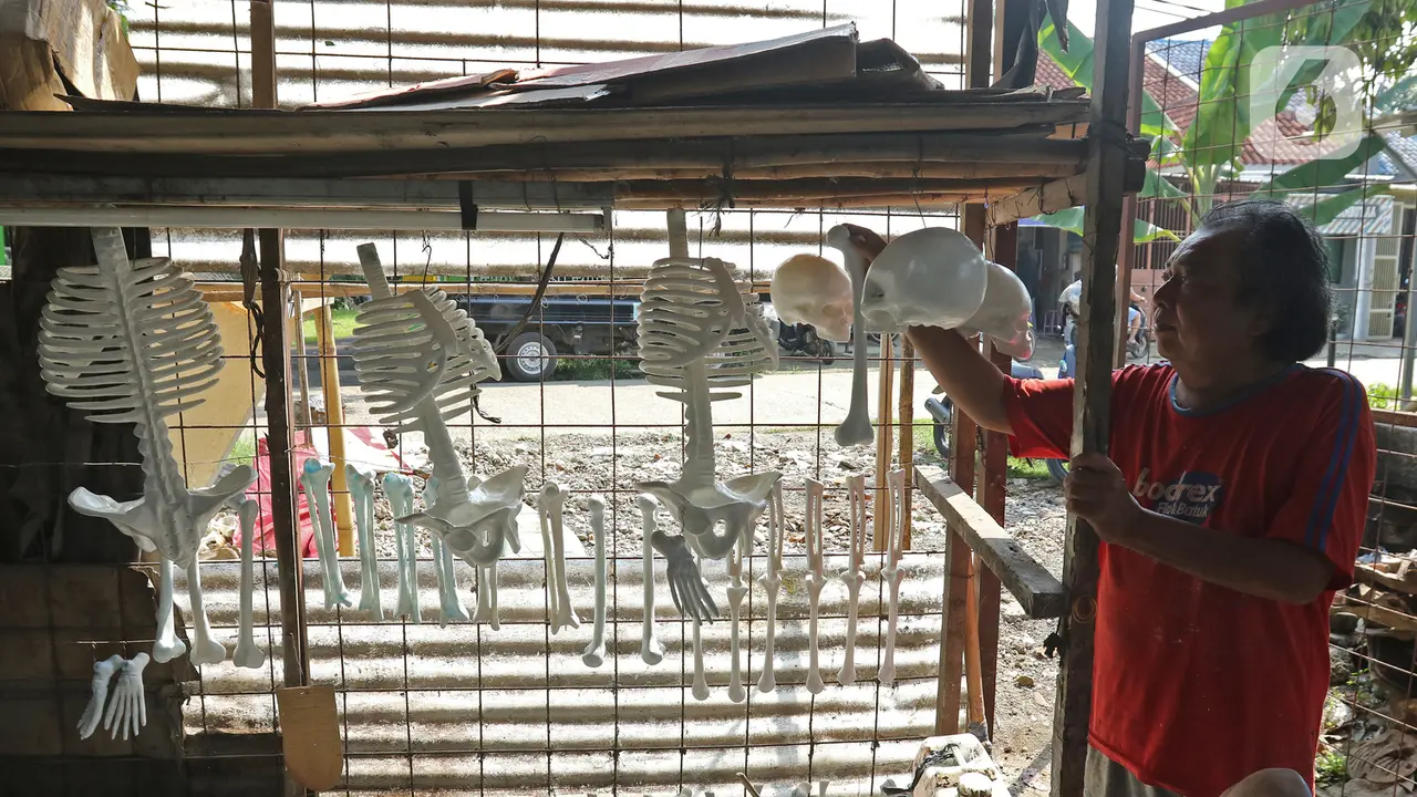 Melihat Pembuatan Manekin Anatomi Tubuh Manusia