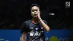 Pebulu tangkis unggulan ketujuh tunggal putra Indonesia Open 2019, Anthony Sinisuka Ginting saat melawan Kantaphon Wangcharoen (Thailand) di babak 16 besar Indonesia Open 2019 di Istora Senayan, Jakarta, Kamis (18/7/2019). Anthony kalah 20-22, 21-11, 19-21. (Liputan6.com/Helmi Fithriansyah)