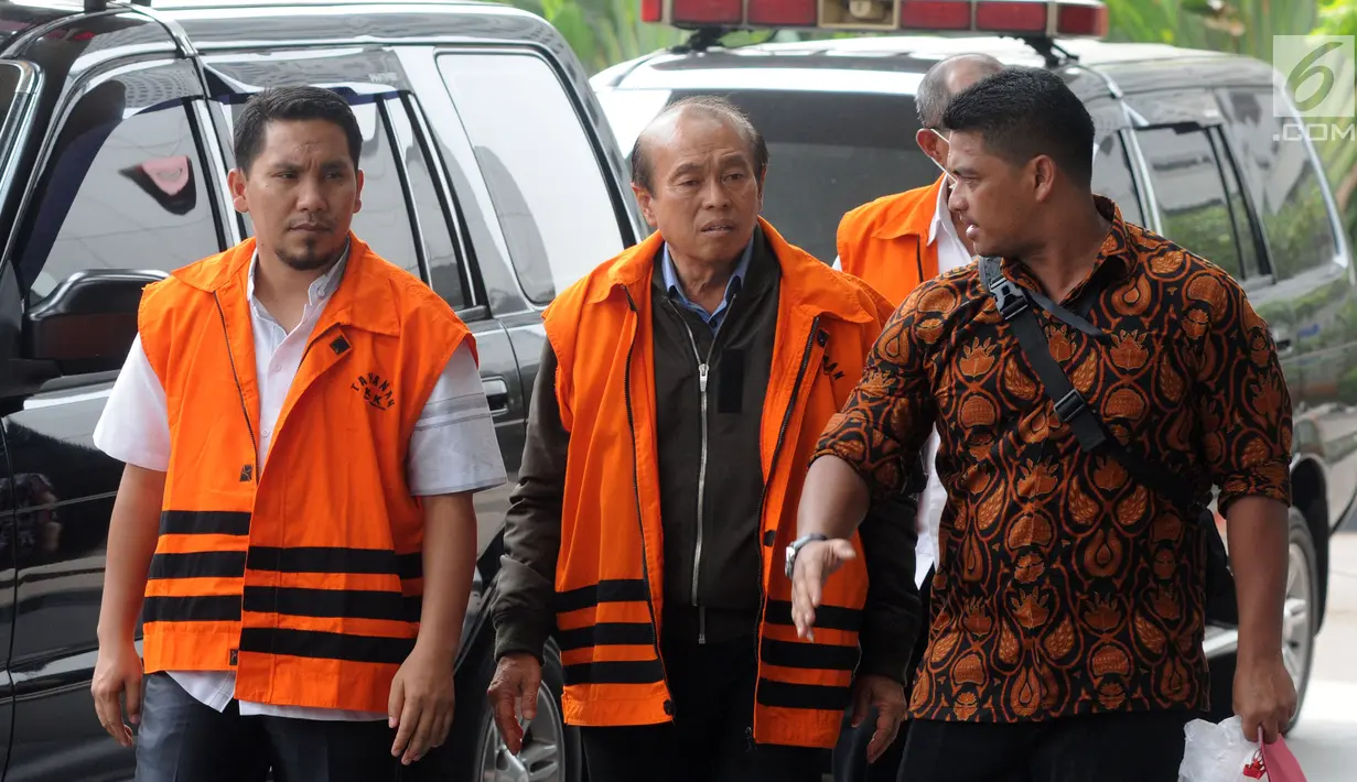 Tersangka Bupati Bener Meriah nonaktif Ahmadi dan kontraktor Susilo Prabowo alias bun tiba di gedung KPK, Jakarta (25/7). Susilo merupakan penyuap Walikota Blitar M Samanhudi Anwar dan  Bupati Tulungagung Syahri Mulyo. (Merdeka.com/Dwi Narwoko)