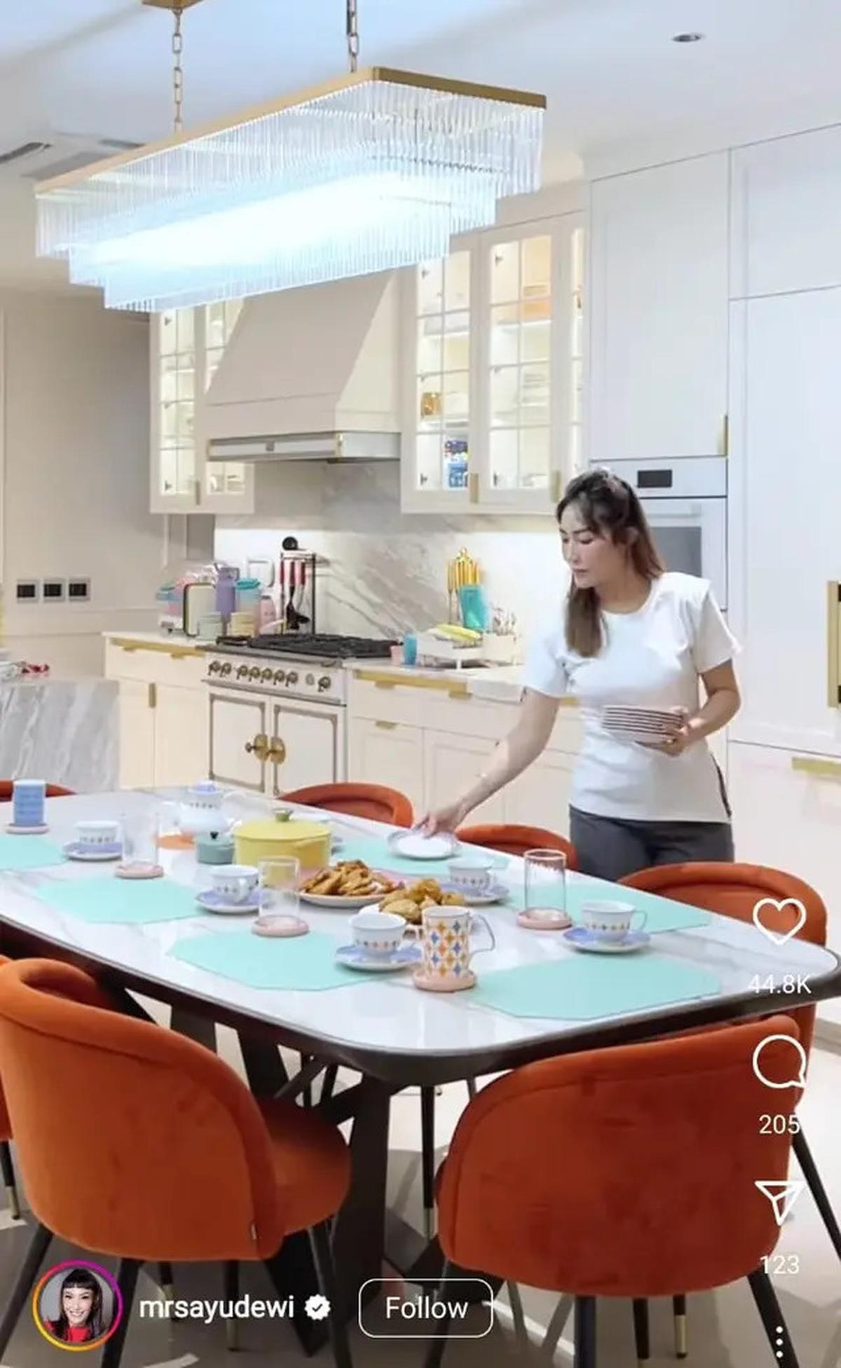 Potret Dapur Ayu Dewi, Elegan dengan Sentuhan Klasik Modern