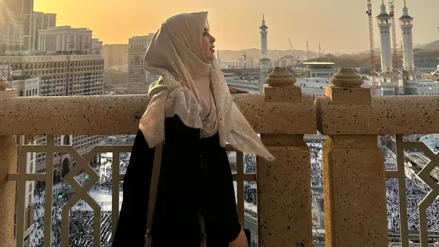 8 Gaya Hijab Artis Naik Haji di Tahun 2024, Nagita Slavina, Syahnaz Sadiqah, hingga Nisya Ahmad
