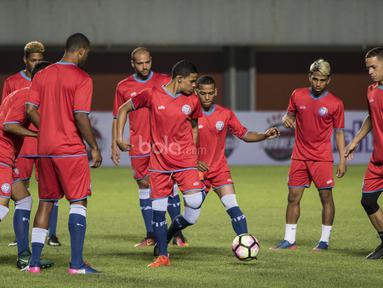 Para pemain Puerto Rico berlatih di Stadion Maguwoharjo, Sleman, Senin (12/6/2017). Latihan ini persiapan terakhir jelang menghadapi Timnas Indonesia. (Bola.com/Vitalis Yogi Trisna)