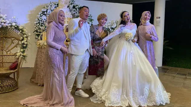 7 Momen Resepsi Pernikahan Vicky Prasetyo dan Kalina Ocktaranny