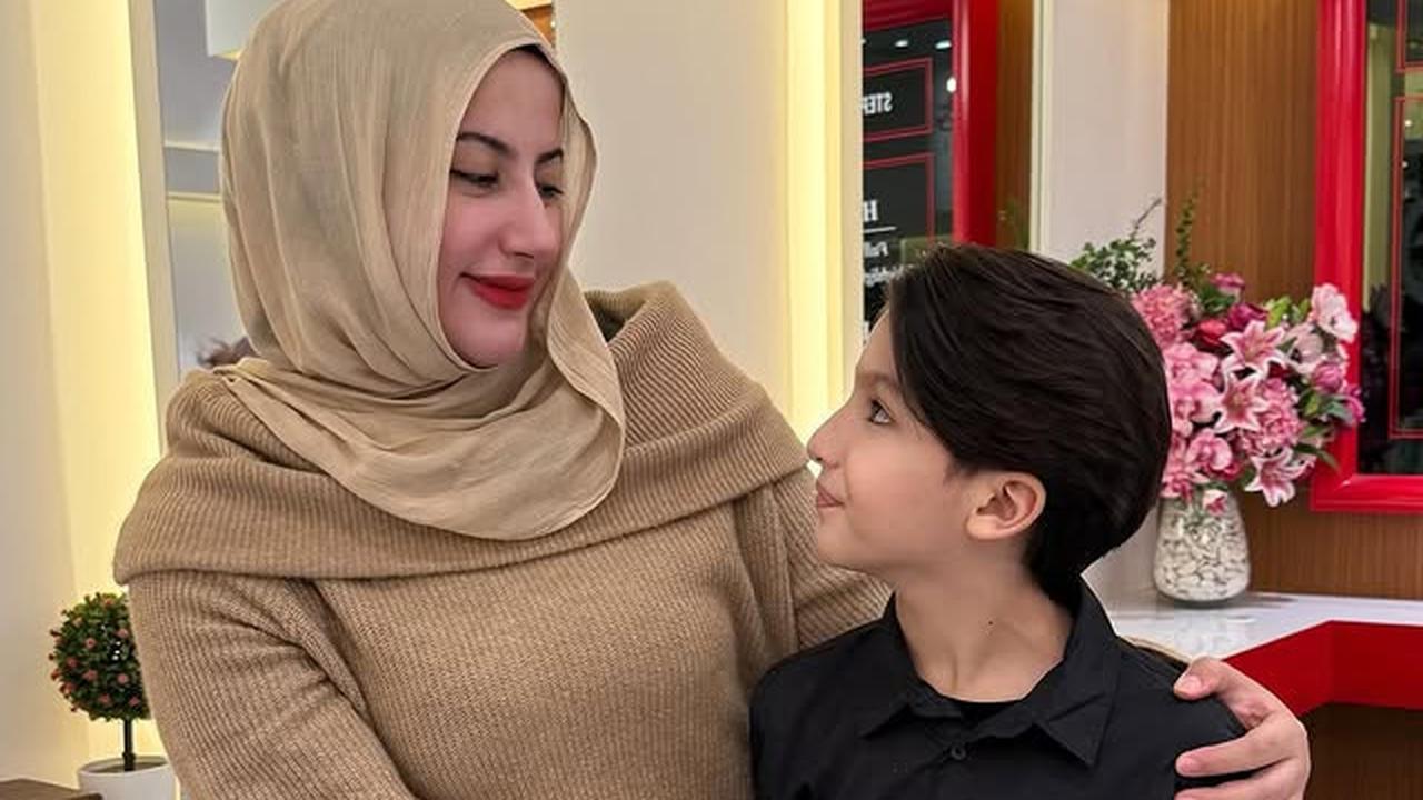 Sering Dikira Anak Perempuan, 7 Potret Malik Anak Sulung Tasyi Athasyia Potong Rambut Panjangnya