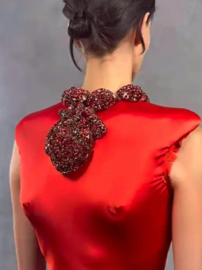 Kalung Jantung Berdetak Schiaparelli Viral, Bikin Merinding Sekaligus Terkagum-kagum