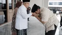 Prabowo Sambangi Kediaman Ma’ruf Amin, Cium Tangan Lalu Diskusi Bahas Pembangunan RI