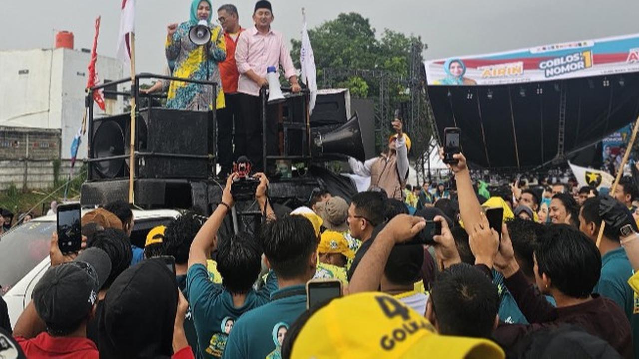 Panggung Kampanye Akbar Airin-Ade di Tangerang Ambruk