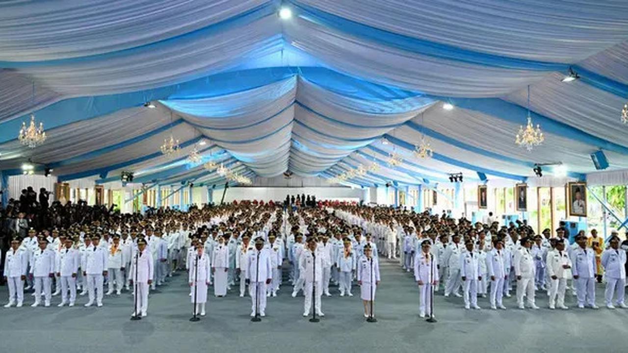 Momen Bersejarah Pelantikan Serentak Kepala Daerah Pertama di Indonesia