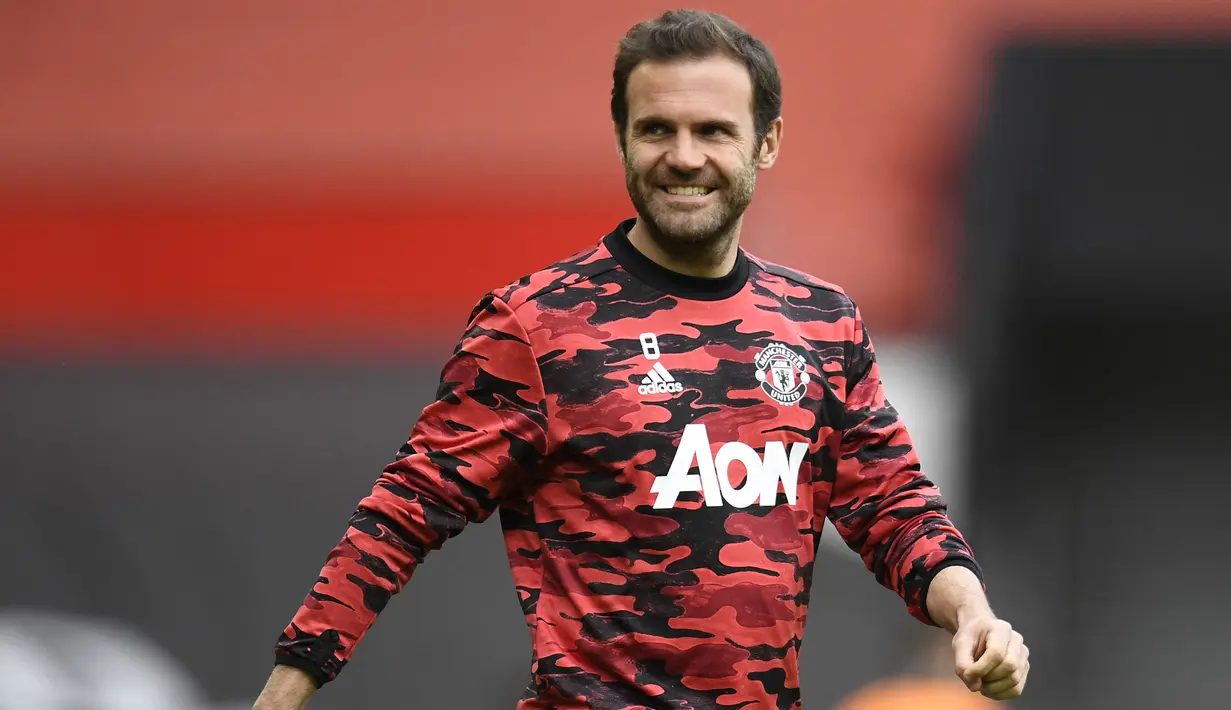 Juan Mata seolah menjadi pemain terlupakan di skuat utama Setan Merah asuhan Ole Gunnar Solskjaer. Mata baru tampil sekali pada musim ini saat laga kontra West Ham di ajang Carabao Cup. Kontrak pemain 33 tahun tersebut diketahui akan berakhir pada musim ini. (AFP/Peter Powell)