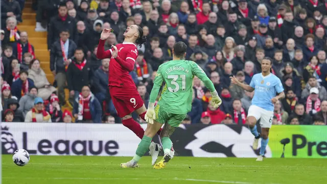 Foto: Nathan Ake Blunder, Man City Harus Puas Ditahan Imbang Liverpool di Liga Inggris