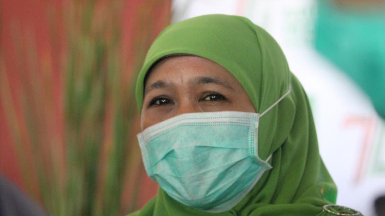 Pada 1992, Khofifah terpilih sebagai anggota DPR RI dari PPP. Namun, perubahan peta politik pasca lengsernya rezim Orde Baru membuatnya keluar dari PPP dan hijrah ke PKB.