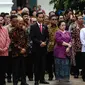 Presiden Jokowi didampingi Presiden ke-5 RI Megawati Soekarnoputri dan sejumlah menteri menghadiri pembukaan pameran seni rupa koleksi Istana Kepresidenan RI bertajuk ‘17:71 Goresan Perjuangan’ di Galeri Nasional, Senin (1/8). (Liputan6.com/Faizal Fanani)