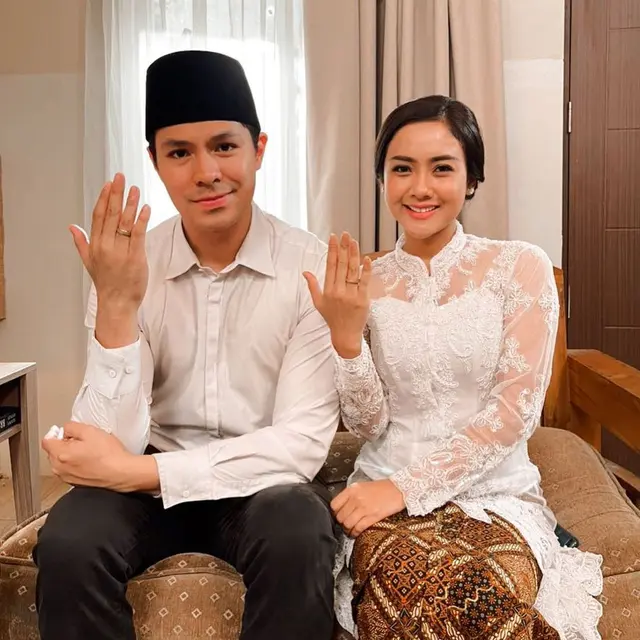 Cita Citata dan Fero Walandow Pamer Cincin Nikah, Ini 3 Faktanya. (Sumber: Instagram/cita_citata)