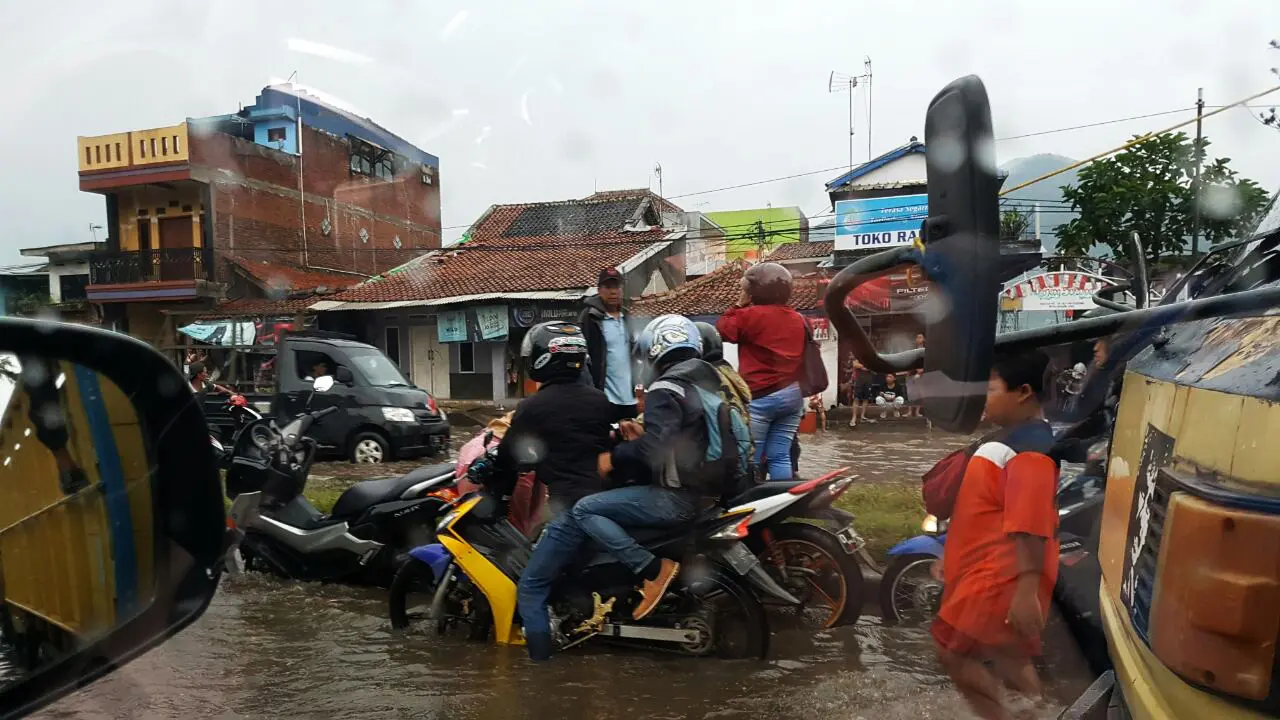 Banjir Jalur Bandung - Garut