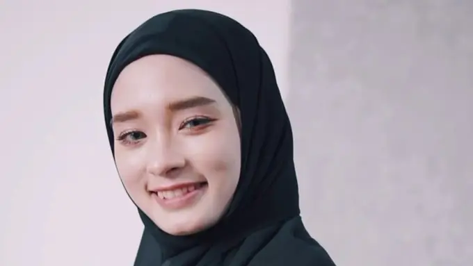 Inara Rusli (https://www.instagram.com/p/Cs5qhRvggB8/)