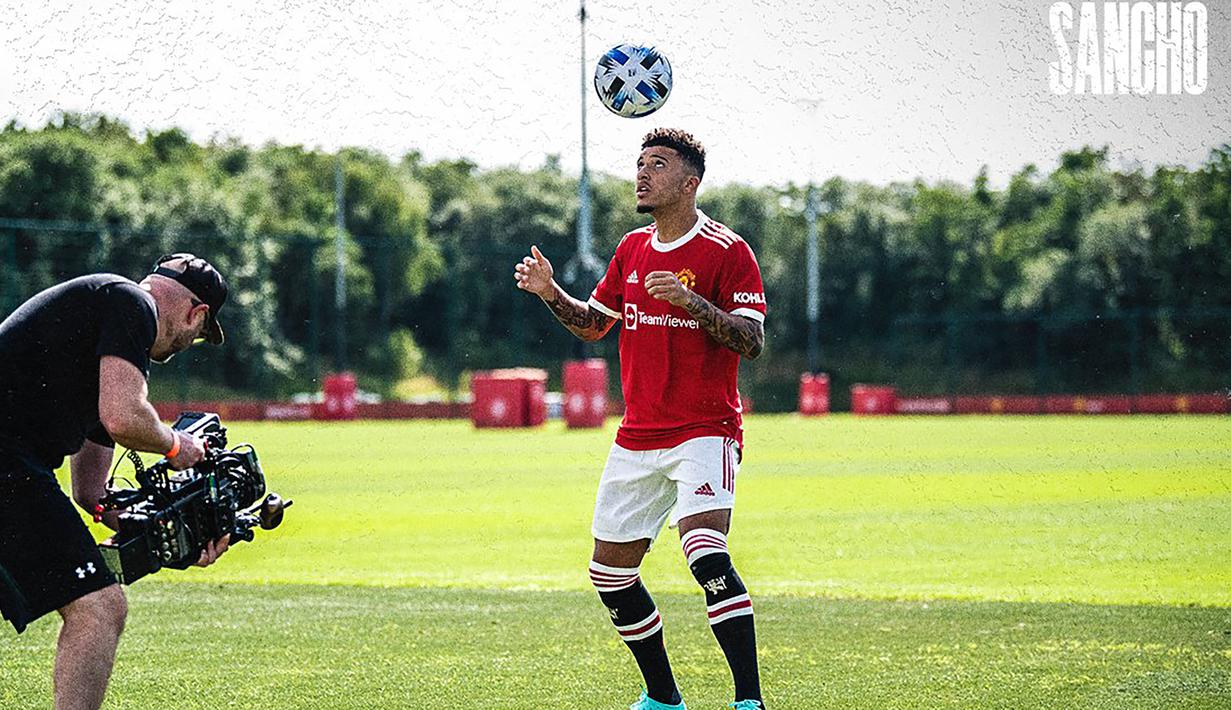 Pemain yang dikontrak selama 5 tahun ini memilih Manchester United karena terkesan dengan komposisi Setan Merah yang saat ini dihuni oleh mayoritas pemain muda dan terinspirasi oleh Cristiano Ronaldo sebagai mantan rekrutan terbaik Setan Merah. (Foto: twitter@manutd)