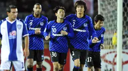 Pada ajang Piala Dunia Klub FIFA edisi ke-5 pada 2008, Gamba Osaka mengulangi pencapaian Urawa Reds. Tampil dengan status tuan rumah sekaligus juara Liga Champions Asia 2007/2008, Gamba Osaka finis di posisi ketiga, yang dalam perjalanannya menang 1-0 atas Adelaide United (Australia) di perempatfinal, lalu kalah 3-5 dari Manchester United di semifinal dan menang 1-0 atas klub Meksiko, Pachuca di laga perebutan tempat ketiga. (AFP/Tadayuki Yoshikawa)