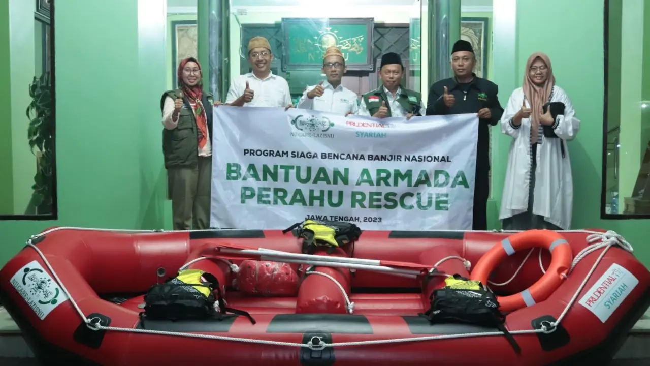 Aksi gotong royong masyarakat untuk menanggulangi daerah yang kerap terdampak musibah banjir terus dilakukan. Salah satunya oleh NU Care-LAZISNU PBNU dan PT Prudential Sharia Life Assurance (Prudential Syariah), dengan mendistribusikan bantuan Perahu Resc