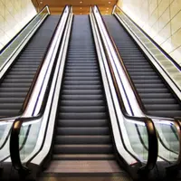 Eskalator di salah satu pusat perbelanjaan di Hongkong rusak dan berbalik arah tiba-tiba. (Via: keenerlaw.com)