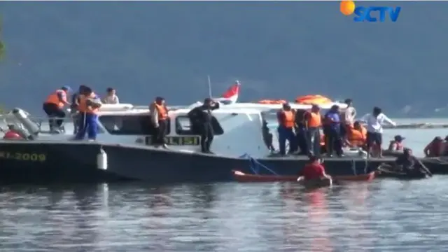 Minibus yang berisi tujuh wisatawan asal Tangerang terjun ke Danau Batur setelah tiba-tiba mesin kendaraan mati di jalan menanjak.
