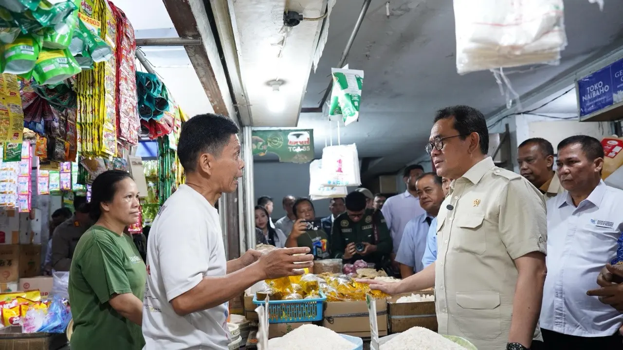 Mendag Budi Santoso Kunjungi Pasar Suka Ramai Medan, Pantau Ketersediaan Barang Jelang Nataru