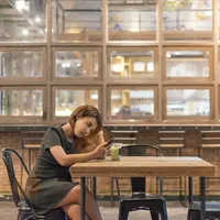 Perpisahan bisa menjadi permulaan baru./Copyright shutterstock.com/g/iChzigo