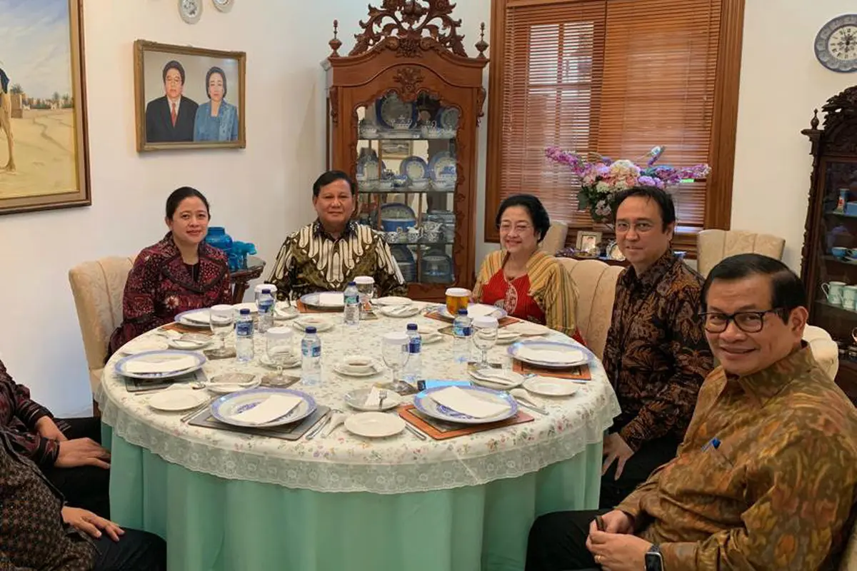 Ketum PDIP Megawati dan Ketua Umum Gerindra Prabowo Subianto menggelar pertemuan.