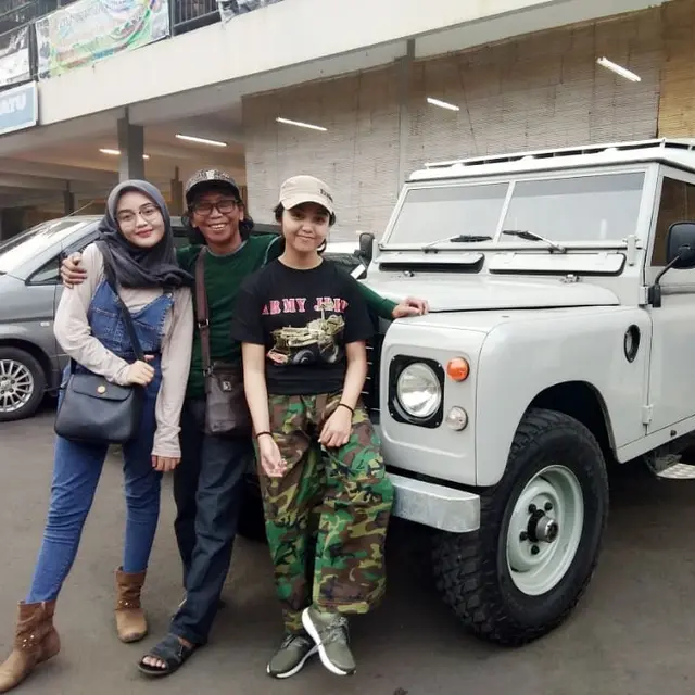 6 Potret Mandra Bareng Anaknya, Paras Putrinya Curi Perhatian hingga Pernah Viral