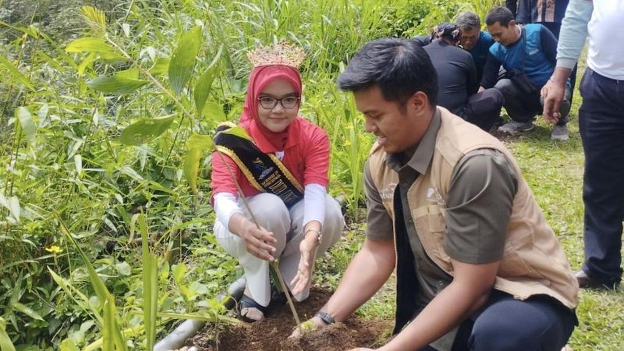 Trivia: PTPN I Tanam Pohon di Kaki Gunung Salak, Ribuan Bibit Ditanam untuk Ekosistem Berkelanjutan