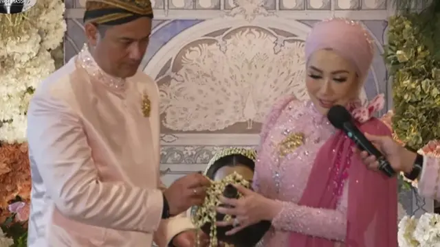 6 Potret Tampilan Gagah Mudjie Massaid Turut Gendong Aaliyah Massaid usai Siraman, Gantikan Peran Mendiang Adjie Massaid