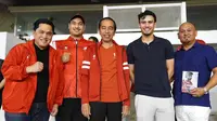 Menpora Dito Ariotedjo (kedua dari kiri) bersama Ketum PSSI Erick Thohir dan Presiden Jokowi menonton langsung laga Timnas Indonesia melawan Brunei Darussalam di Kualifikasi Piala Dunia 2026 (istimewa0