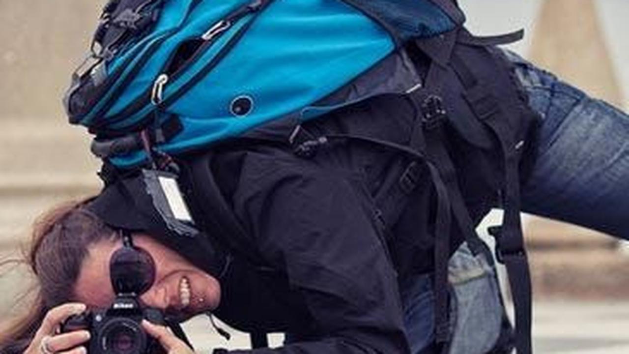 40.	“Saya tidak perlu paspor, foto-foto saya sudah berkeliling dunia.”<br>
