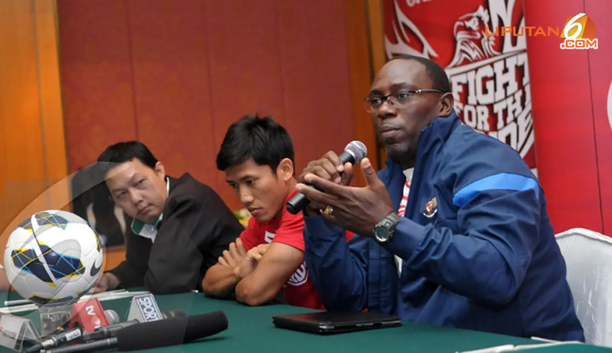Saat konferensi pers di Jakarta pada 31 Oktober 2013 Pelatih Timnas Indonesia Jacksen F Tiago menegaskan laga lawan Kyrgyzstan adalah untuk membentuk karakter tim dan menjadikannya lebih kuat (Liputan6.com/Helmi Fithriansyah)
