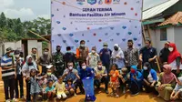 Sebanyak 135 keluarga pengungsi korban banjir bandang di Lebak, Banten yang menempati hunian sementara (huntara), mendapat bantuan fasilitas air minum.