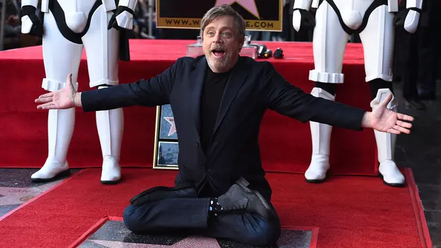 Kegembiraan Pemain Star Wars, Mark Hamill Saat Dianugerahi Hollywood Walk of Fame