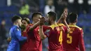 Para pemain Montenegro merayakan akhir pertandingan melawan Belanda pada kualifikasi grup G Piala Dunia 2022 2022 di stadion City di Podgorica, Montenegro, Minggu (14/11/2021). Belanda bermain imbang atas Montenegro 2-2. (AP Photo/Risto Bozovic)