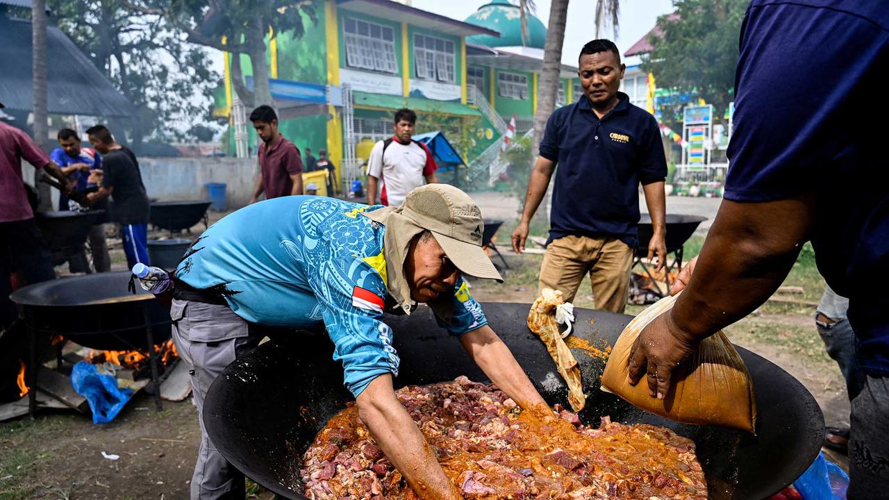 Tradisi Kuah Beulangong Meriahkan Maulid Nabi di Aceh