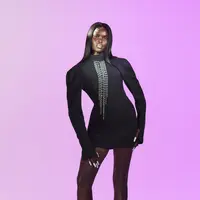 Melihat koleksi terbaru H&M Studio Autumn/Winter 2021 yang menghadirkan outfit layaknya seorang ratu (H&M)