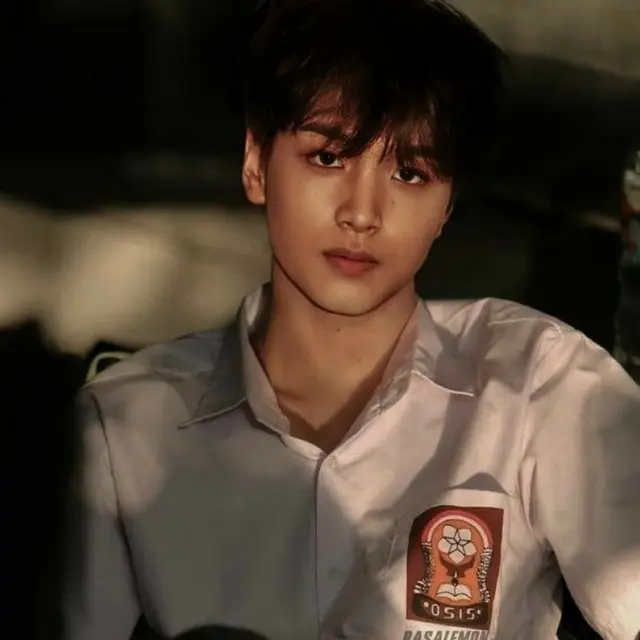 7 Editan Idol Kpop Pakai Seragam SMA Ini Bikin Betah di Sekolah