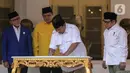 Prabowo Subianto mengaku terharu dengan mandat yang diberikan oleh PAN, Golkar, dan PKB sebagai calon presiden (Capres) 2024. (Liputan6.com/Faizal Fanani)