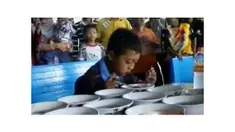 Lomba ini termasuk menghabiskan kuah bakso yang panas dan cabe rawit yang terdapat di dalam bakso.