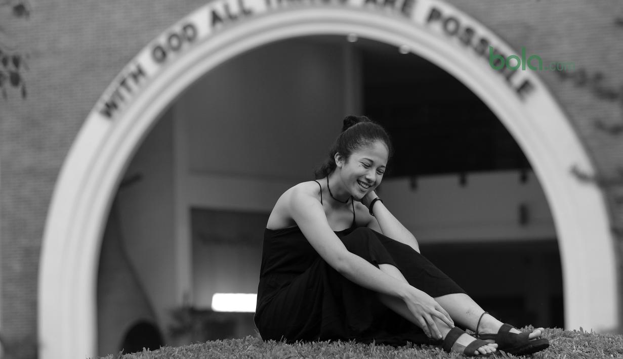 Shita Marino adalah pebasket profesional yang bermain untuk tim Sahabat Semarang.  (Bola.com/Nick Hanoatubun)