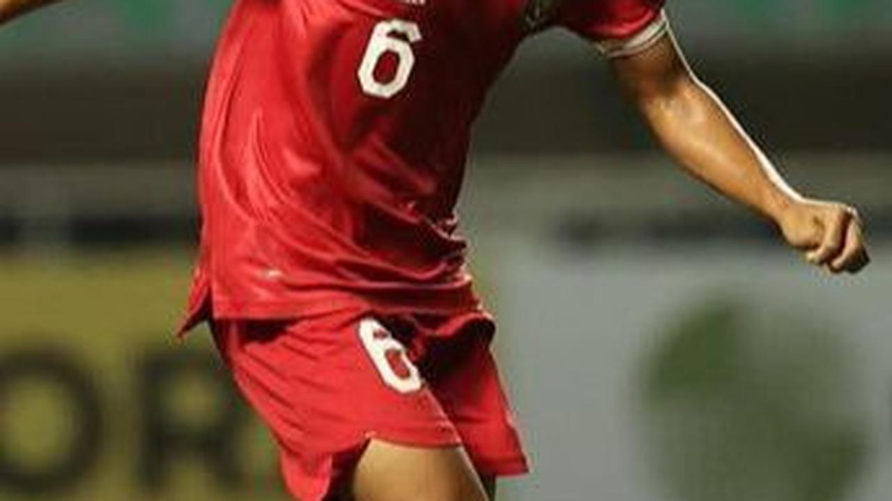 Pada ajang yang digelar di The Cage Sports Park, Singapura itu, Hanif menyabet gelar top skor dengan torehan 10 gol dari 6 laga yang dilakoninya.<br><br>Selain itu dirinya juga dinobatkan sebagai pemain terbaik turnamen dan sukses membawa timnya meraih ge