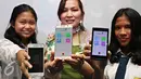 Pelajar memperlihatkan aplikasi Pandawa Care di Jakarta, Senin (25/4). Aplikasi berbasis OS Android itu memungkinkan masyarakat untuk melakukan pelaporan secara langsung apabila mengetahui adanya kejahatan terhadap anak. (Liputan6.com/Immanuel Antonius)