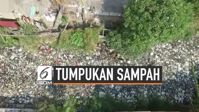 Tumpukan sampah yang memenuhi Kali Bahagia di Kecamatan Babelan, Kabupaten Bekasi memprihatinkan. Ketebalan sampah menca[ai 1 meter sehingga air di Kali Bahagia tidak terlihat. Aliran air Kali Bahagia mulai merusak sawah petani.