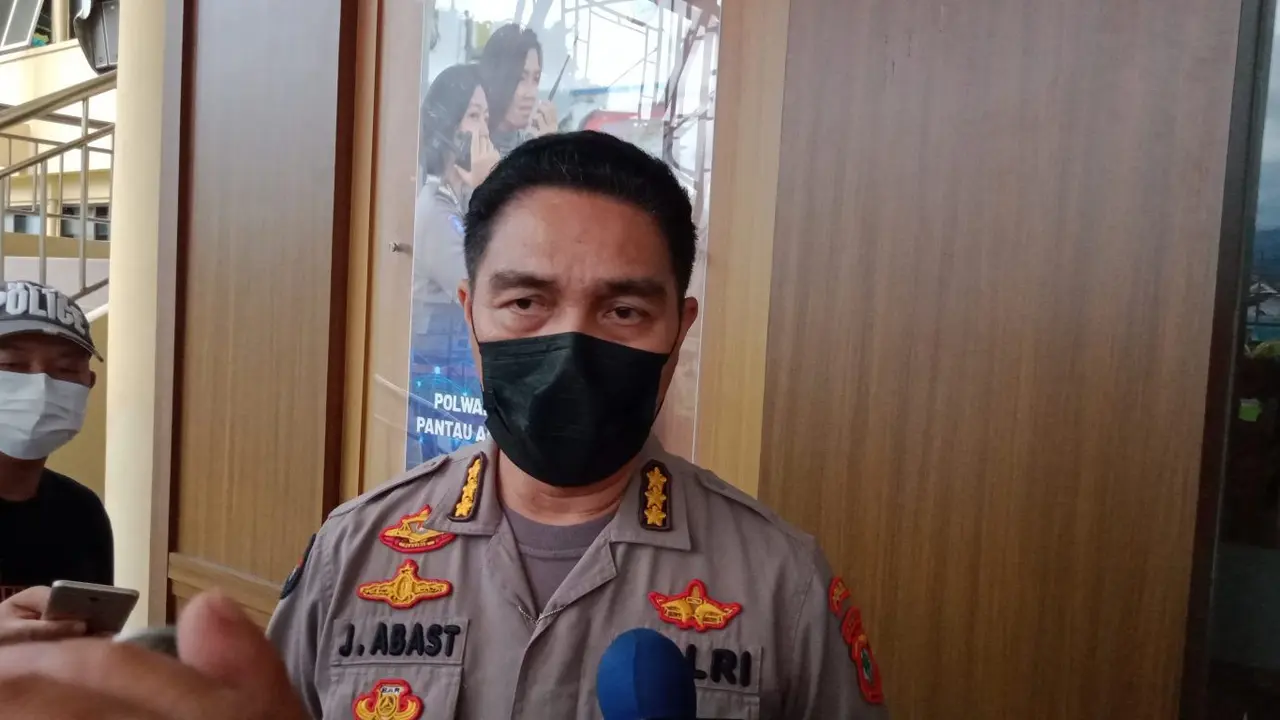 Kabid Humas Polda Sulut Kombes Pol Jules Abraham Abast.