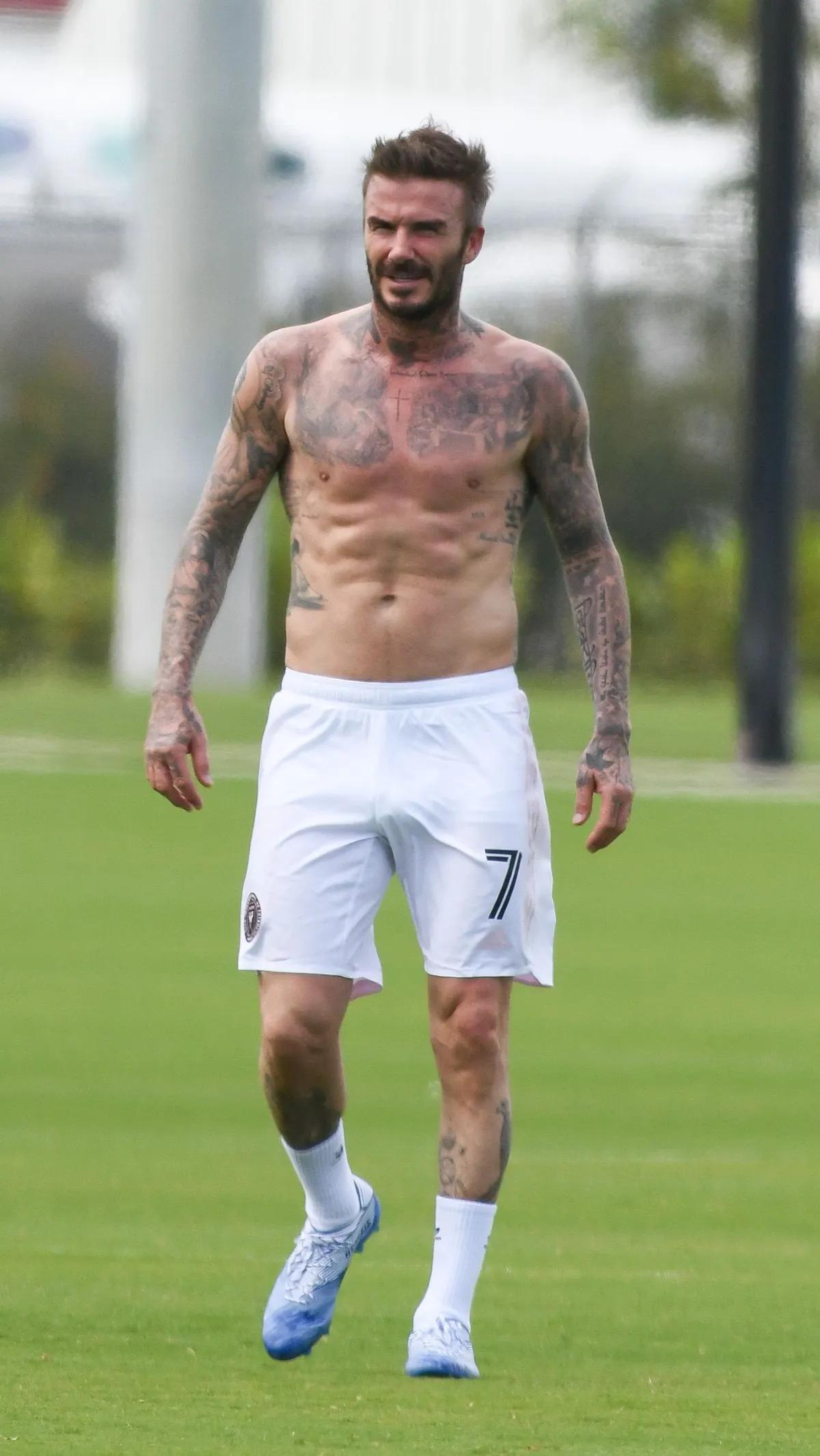 3. Goresan di Mata Beckham
