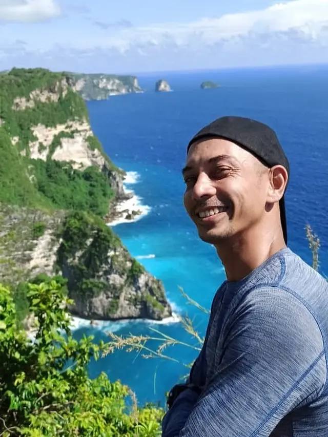 Suka Travelling, Ini 7 Potret Terbaru Fauzi Baadilla yang Dianggap Penganguran
